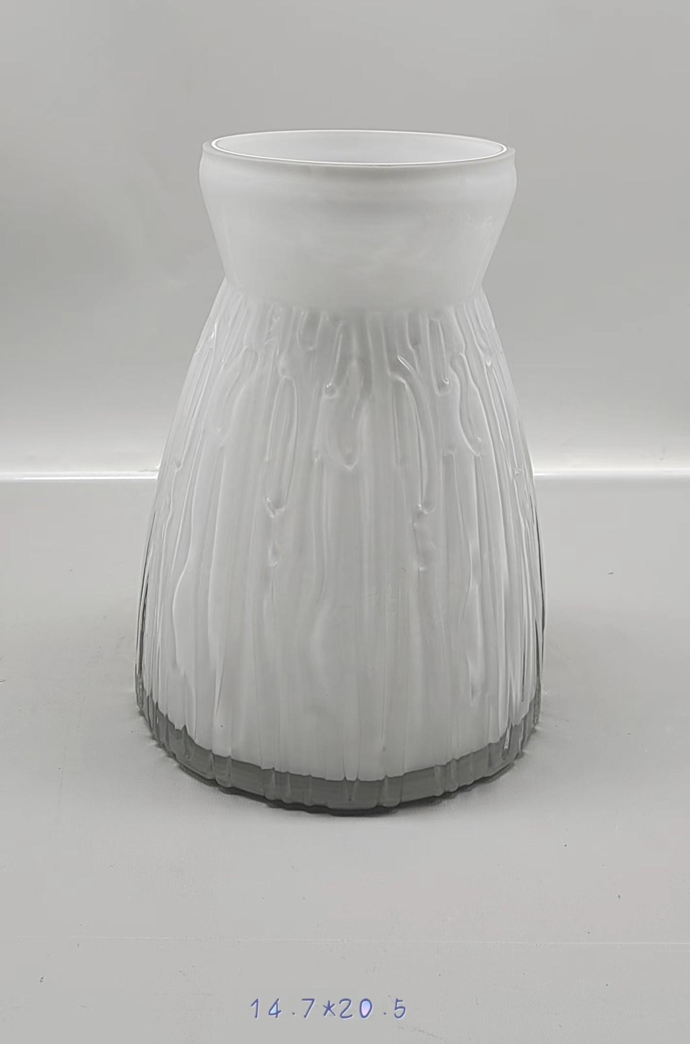 Glass vase in white primary color