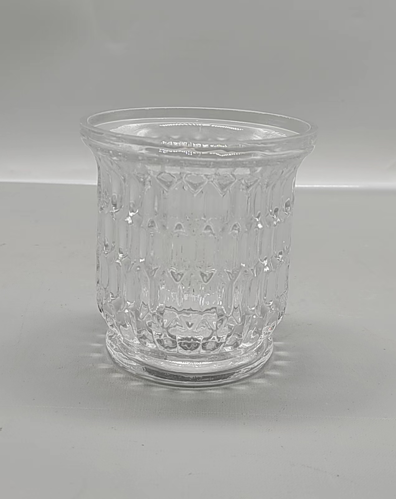 Clear glass vase with pattern/XS
