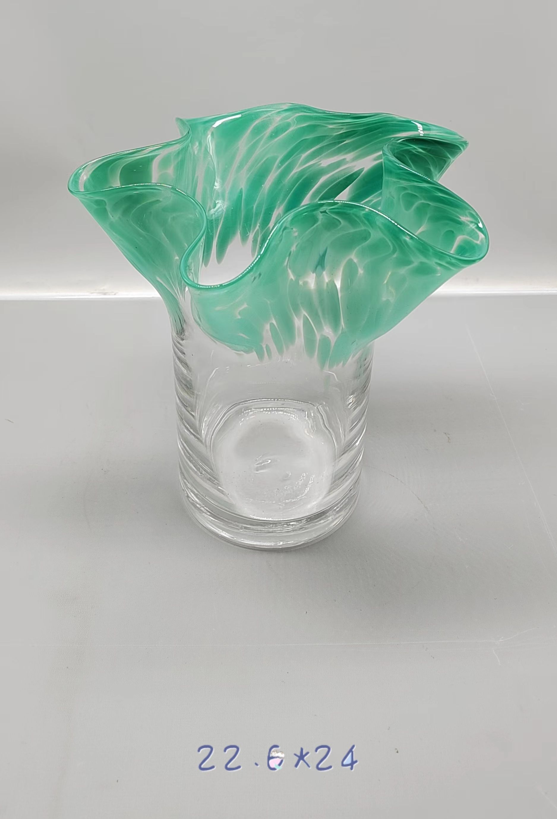 Glass decoration hand-made in primary color