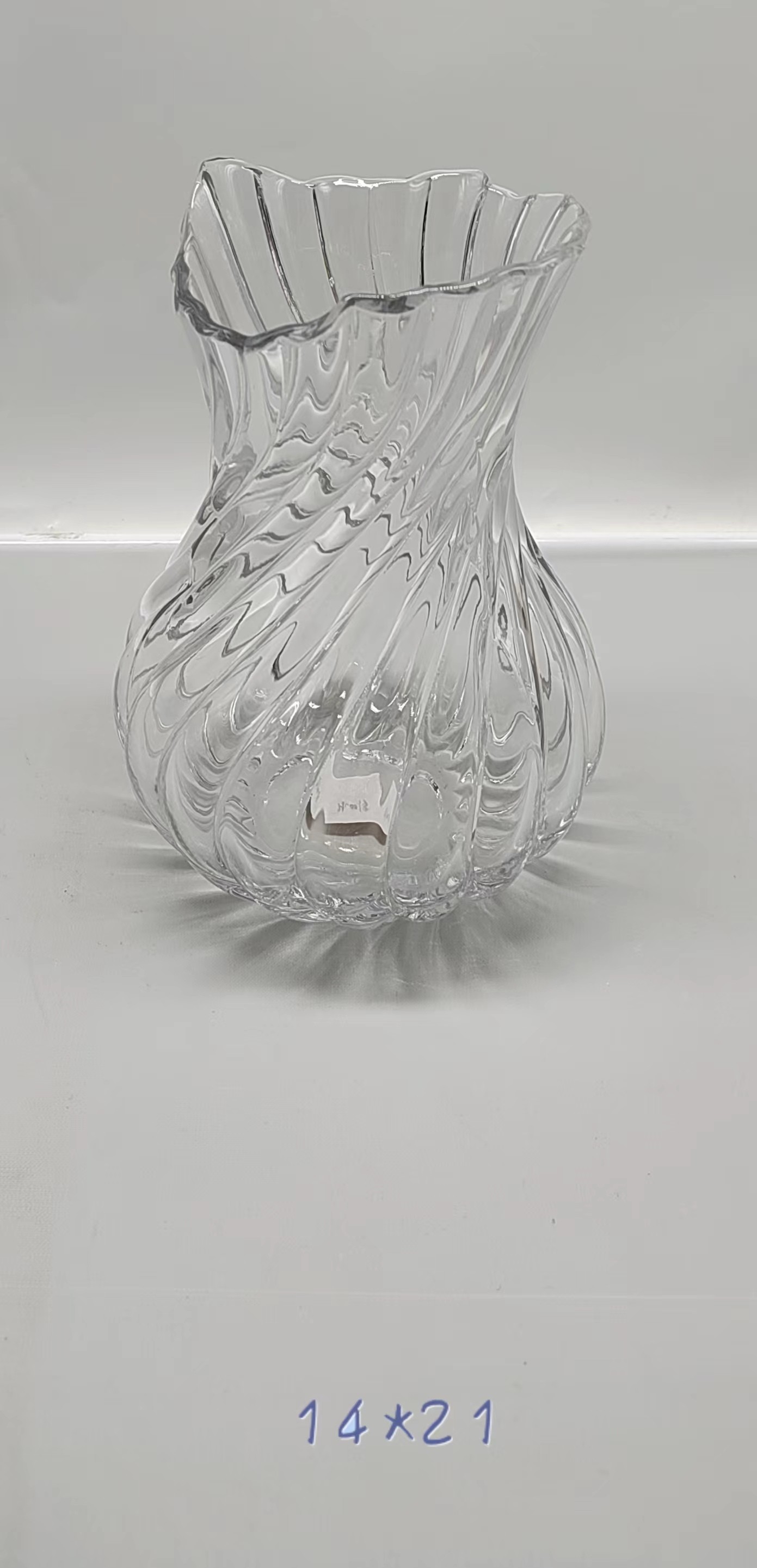 Clear glass vase made by hands/S