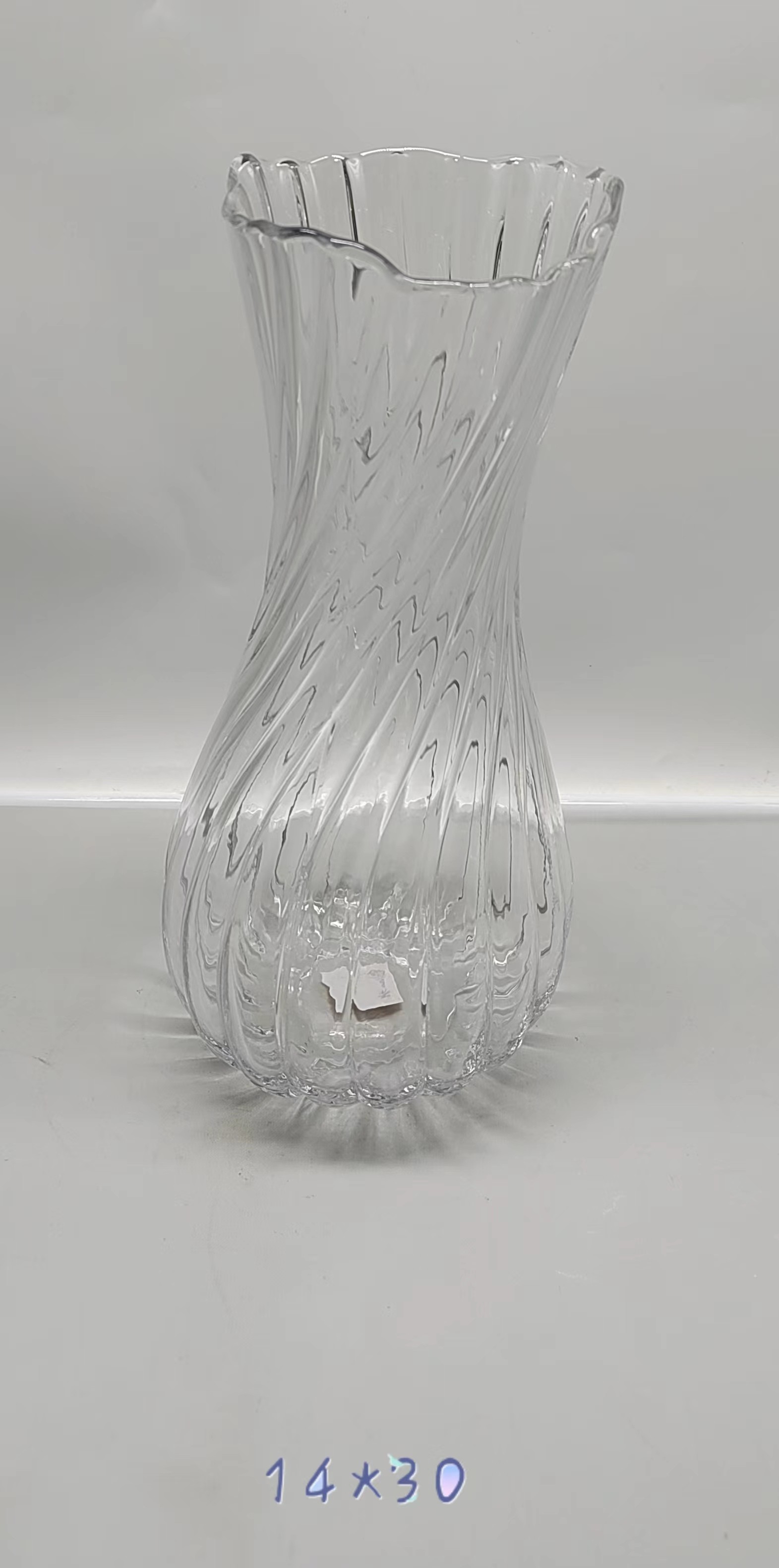 Clear glass vase made by hands/L