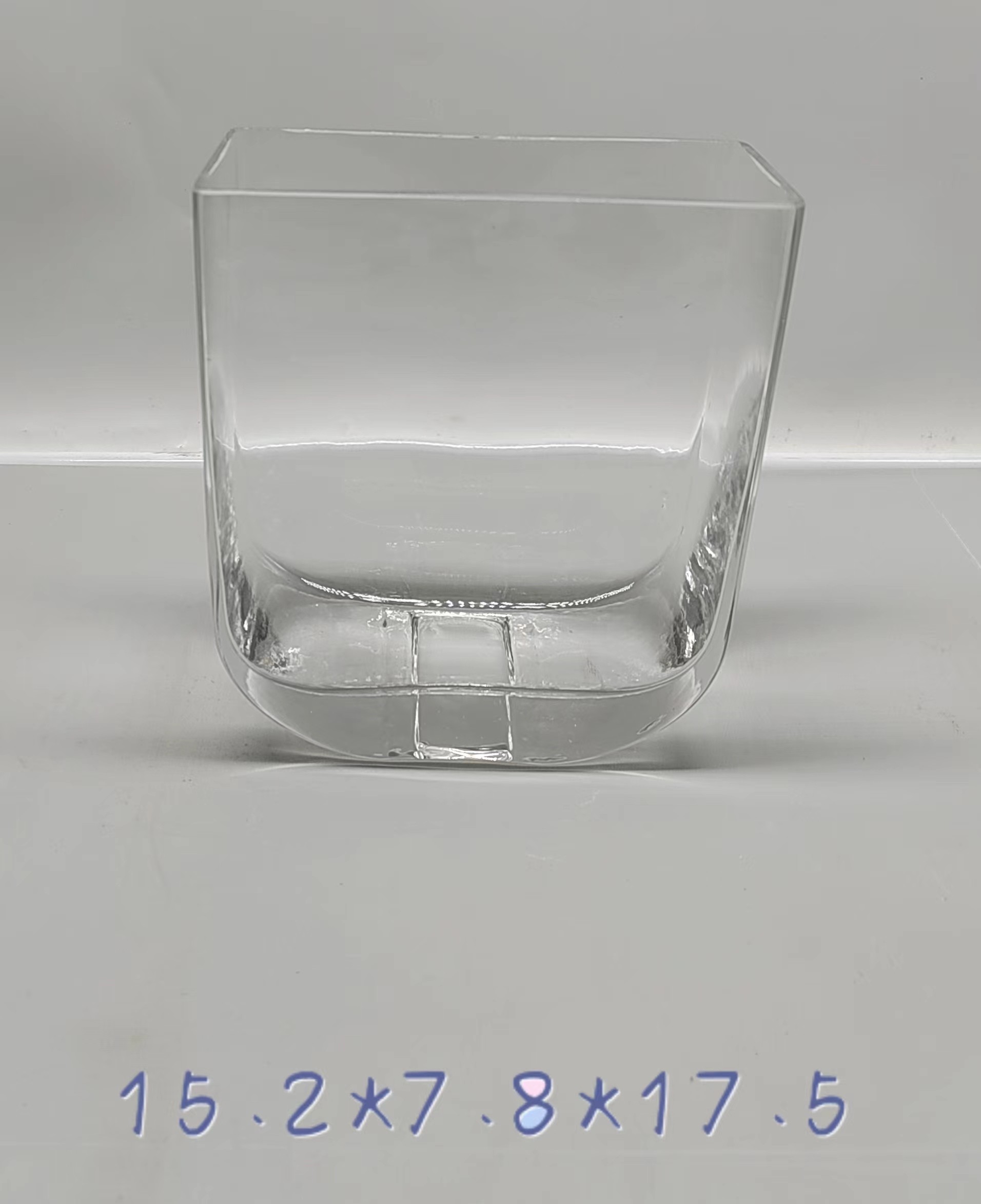 Clear glass square cylinder 
