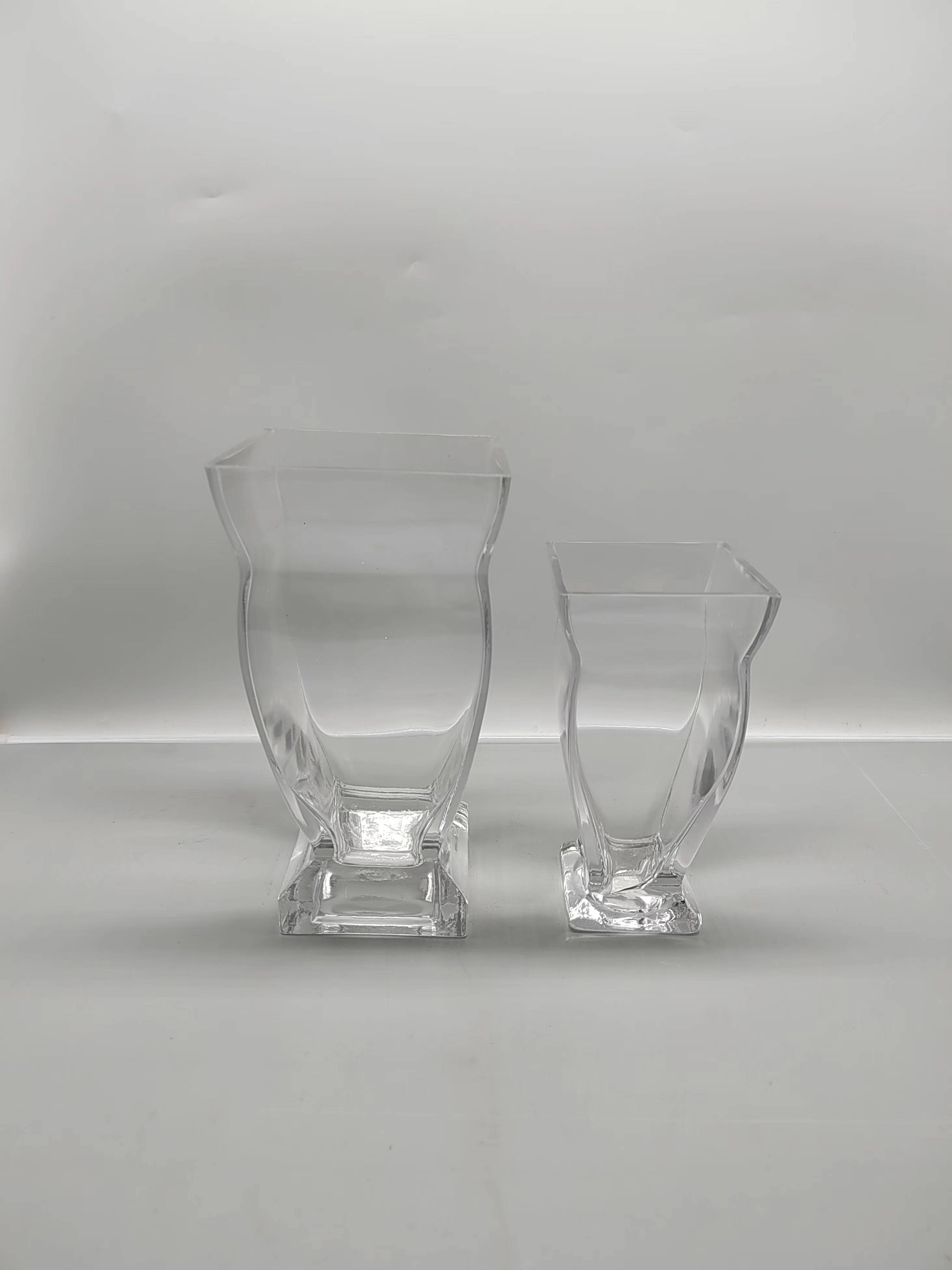 Clear glass square cylinder 