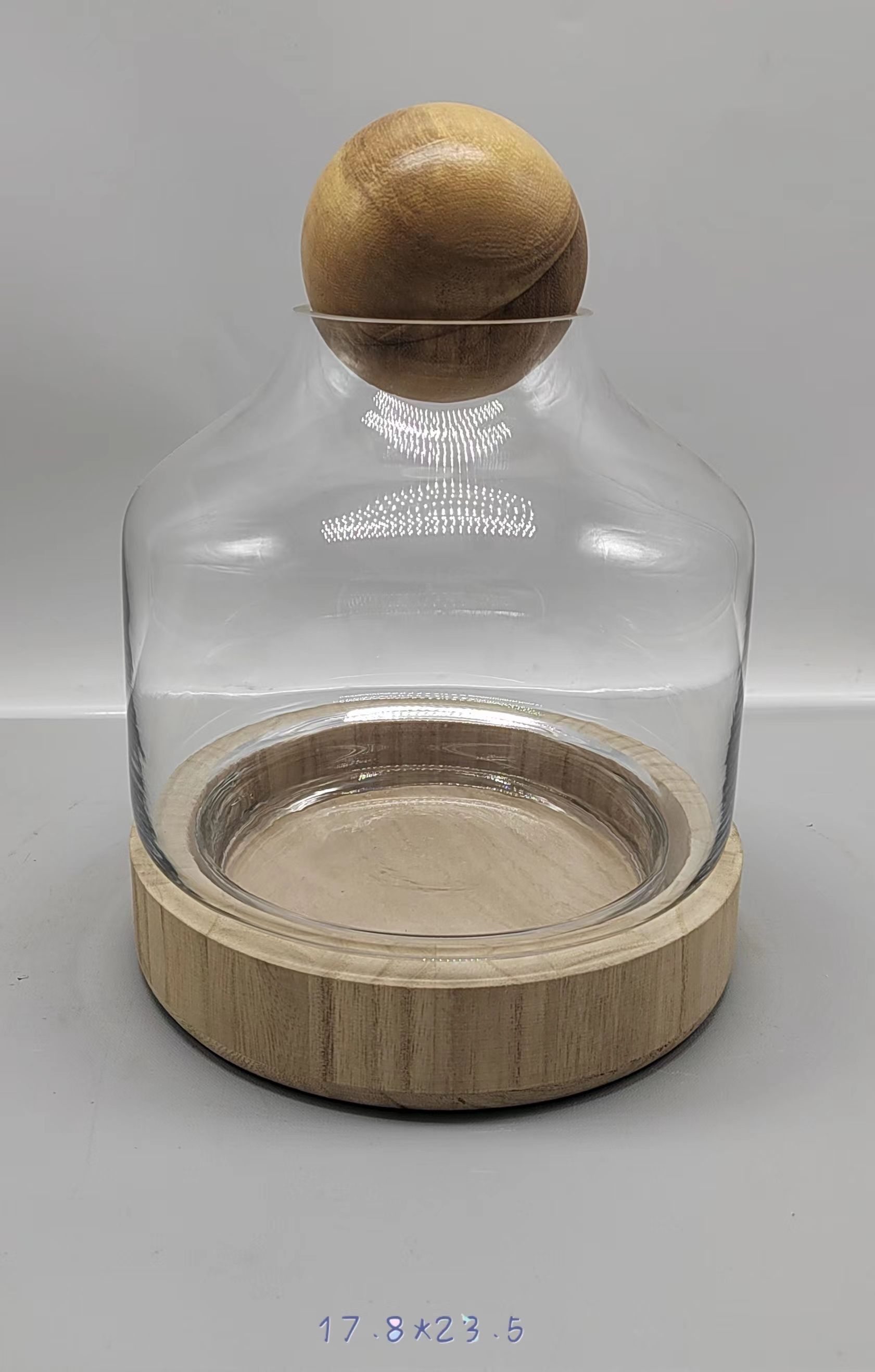 Clear glass jar with wooden ball/S