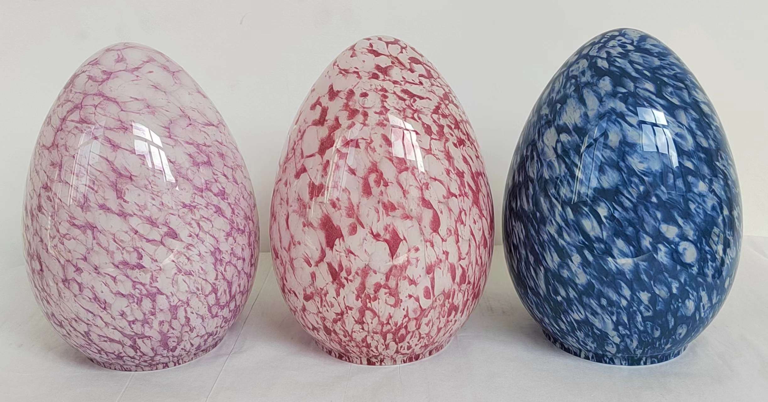 Glass  Easter egg hand-made