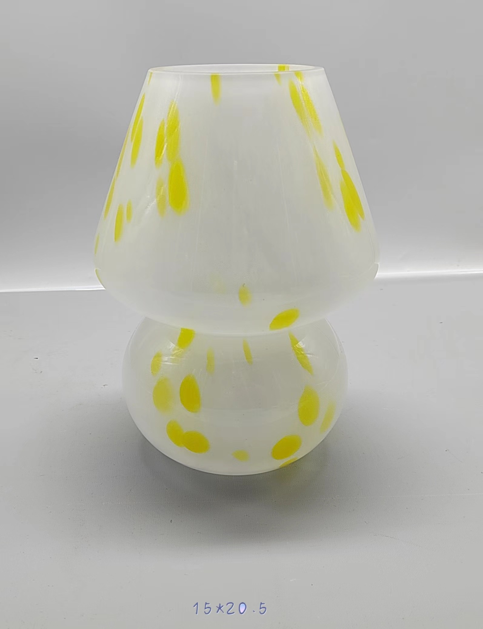 Glass candle holder in primary color