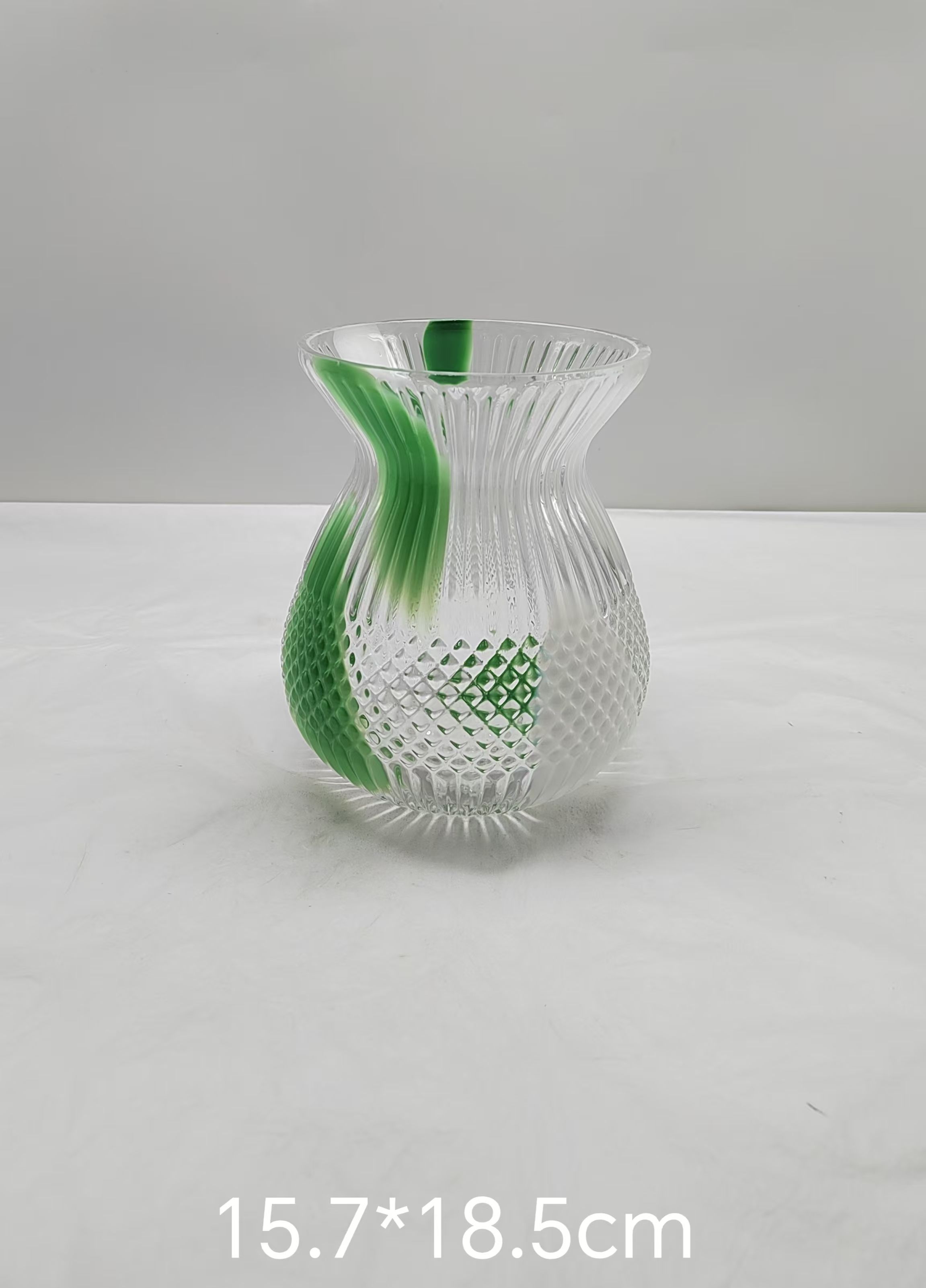 Glass  Vase with dot  hand-made  in primary color