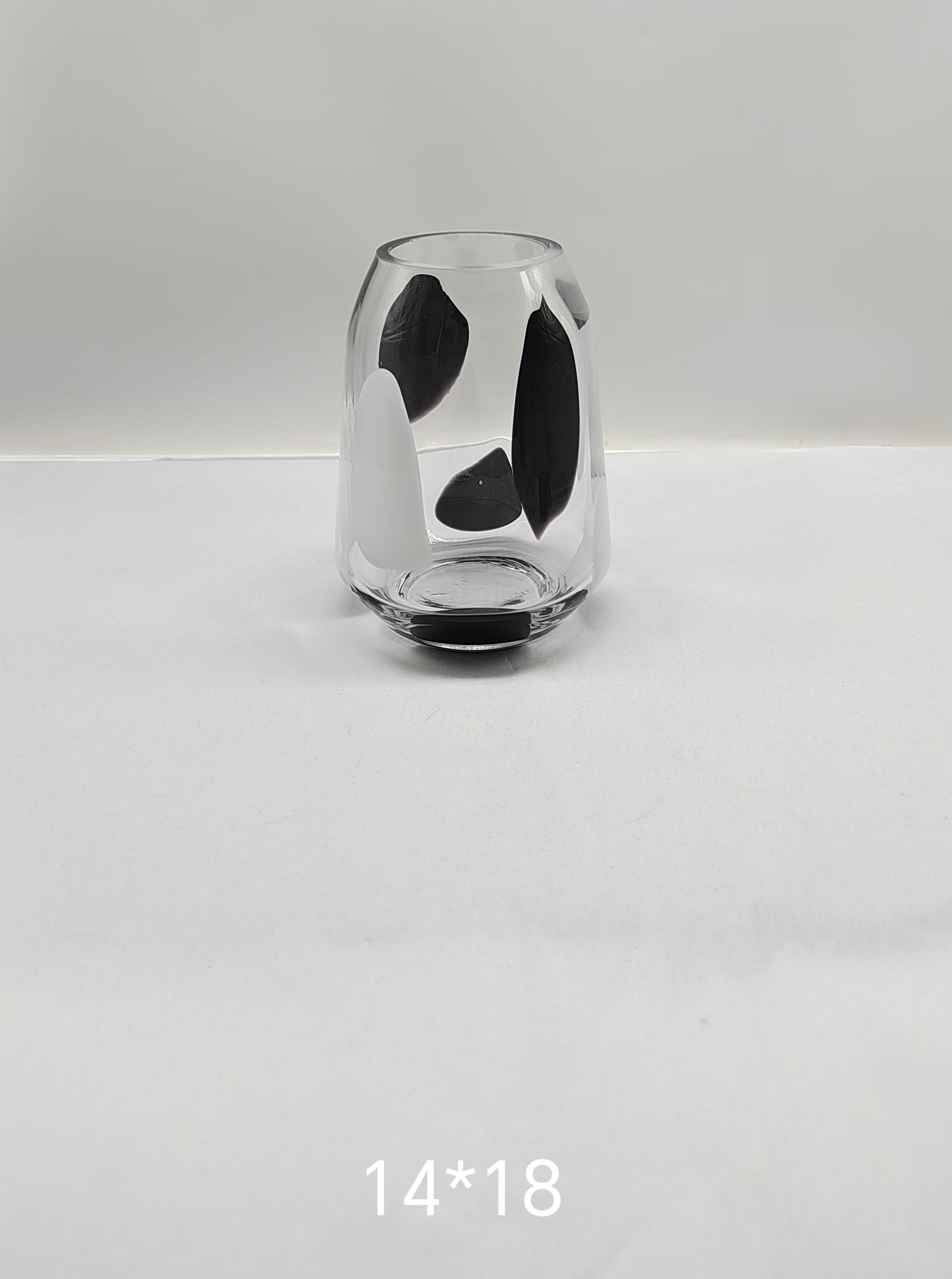 Crystal  glass vase with black and wihite dot  made by hands