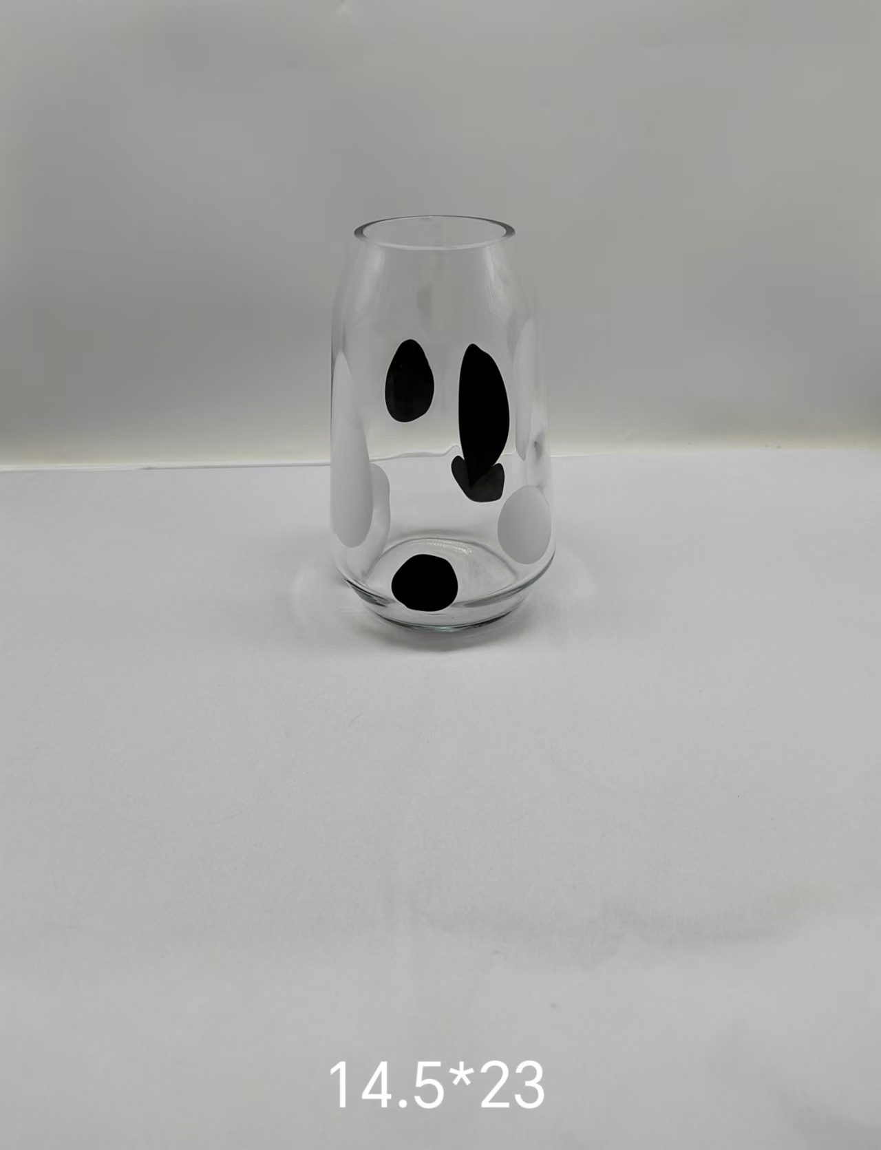 Crystal  glass vase with black and wihite dot  made by hands