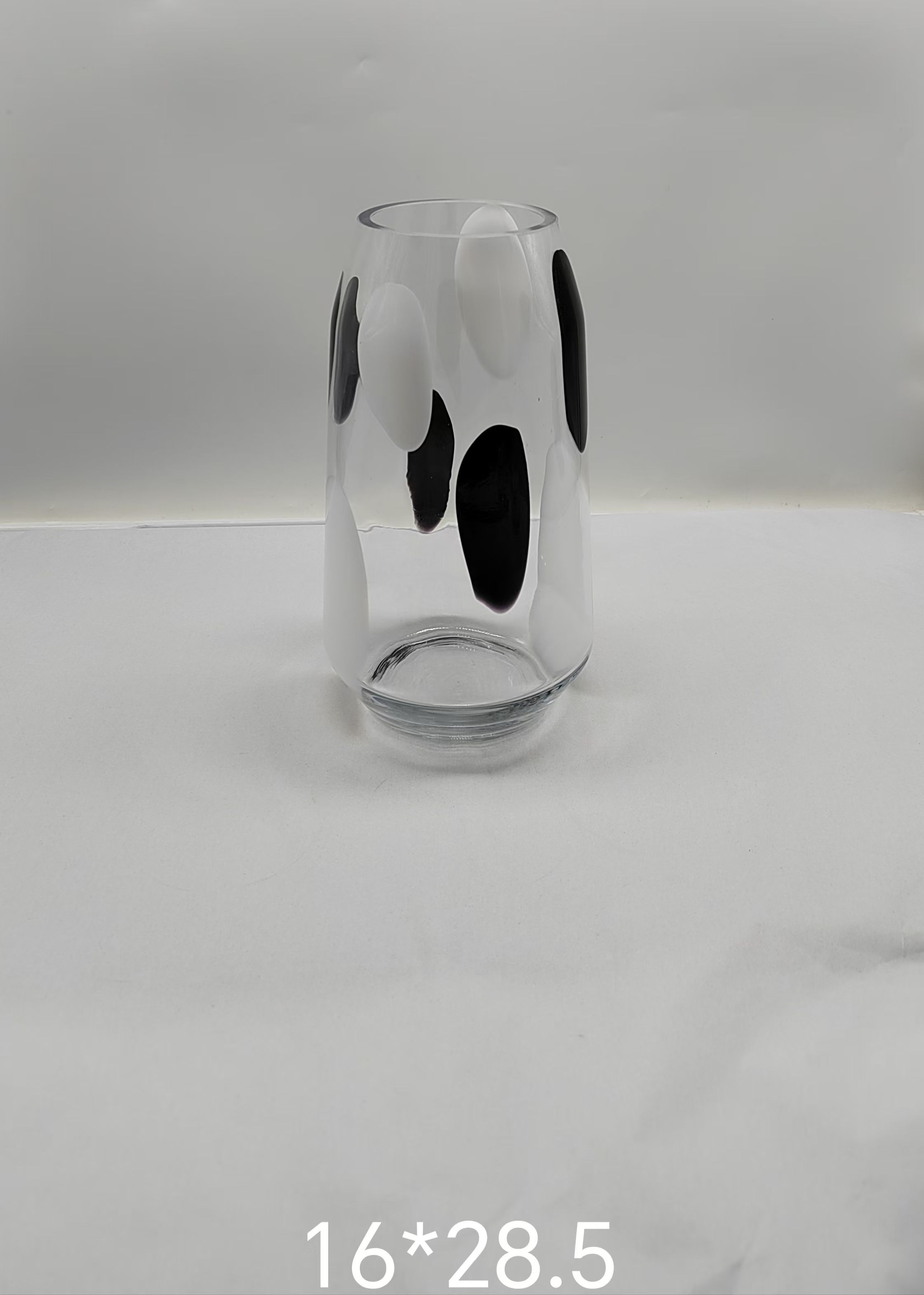 Crystal  glass vase with black and wihite dot  made by hands