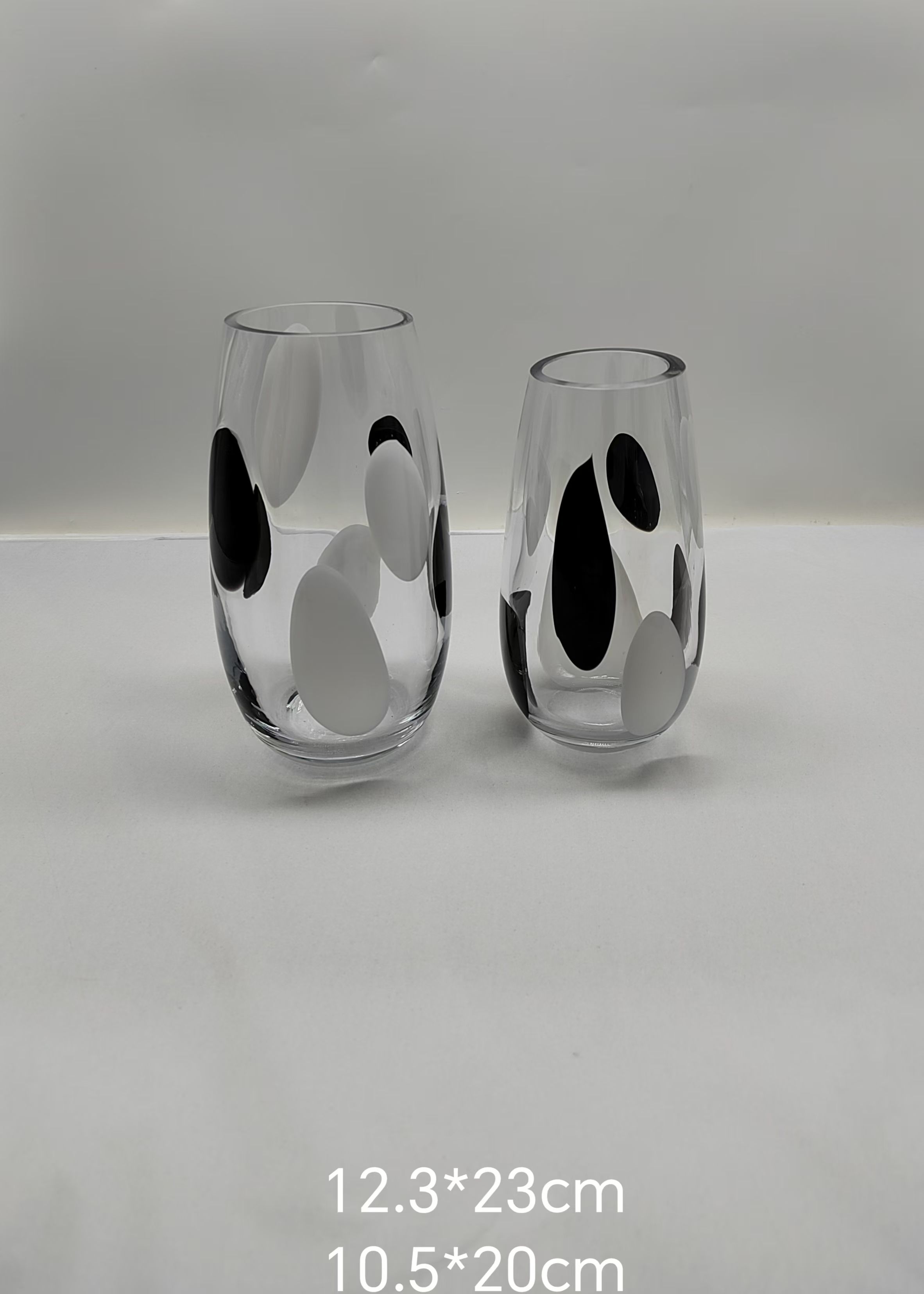 Crystal  glass vase with black and wihite dot  made by hands
