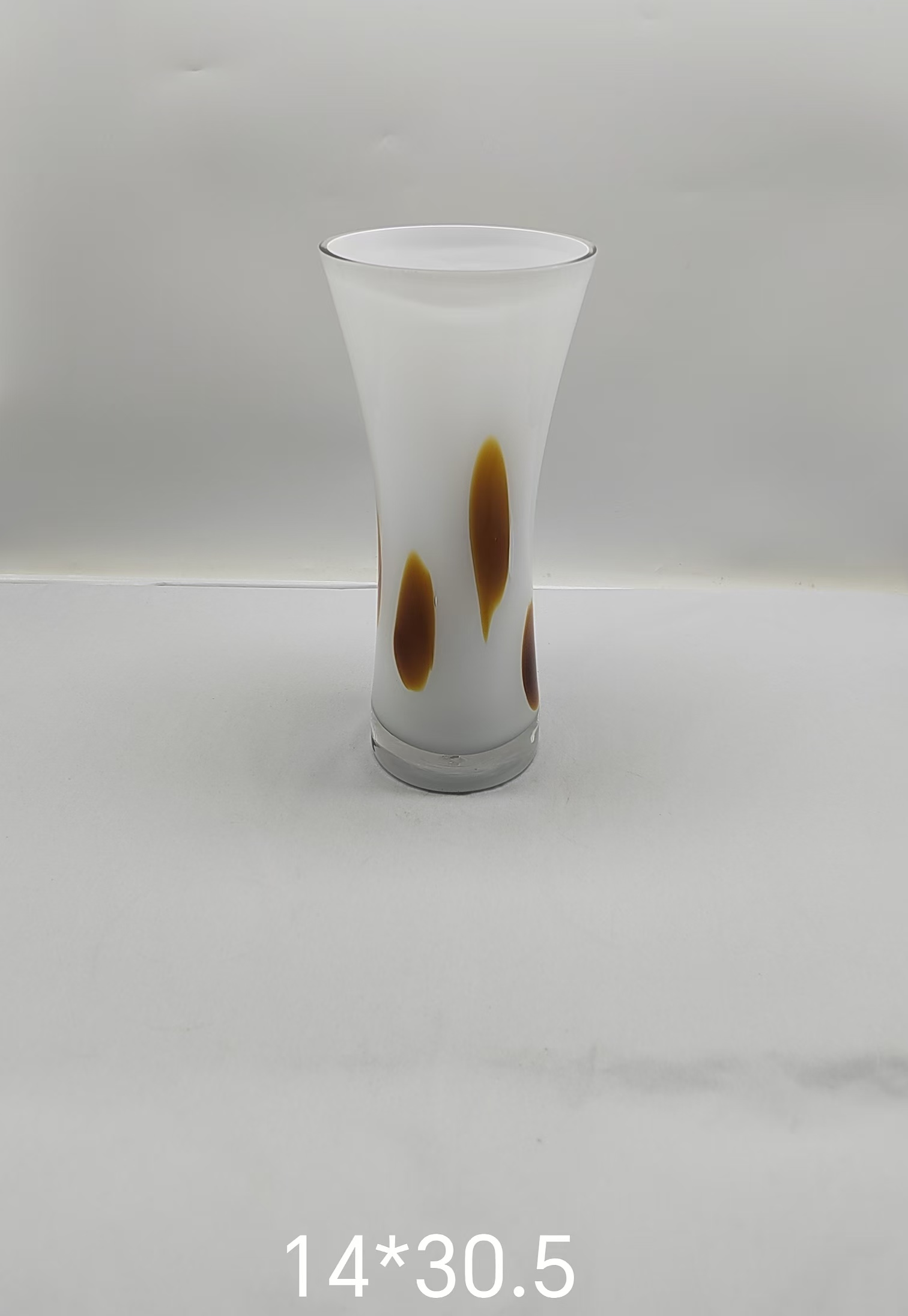 Glass vase in primary color hand-made