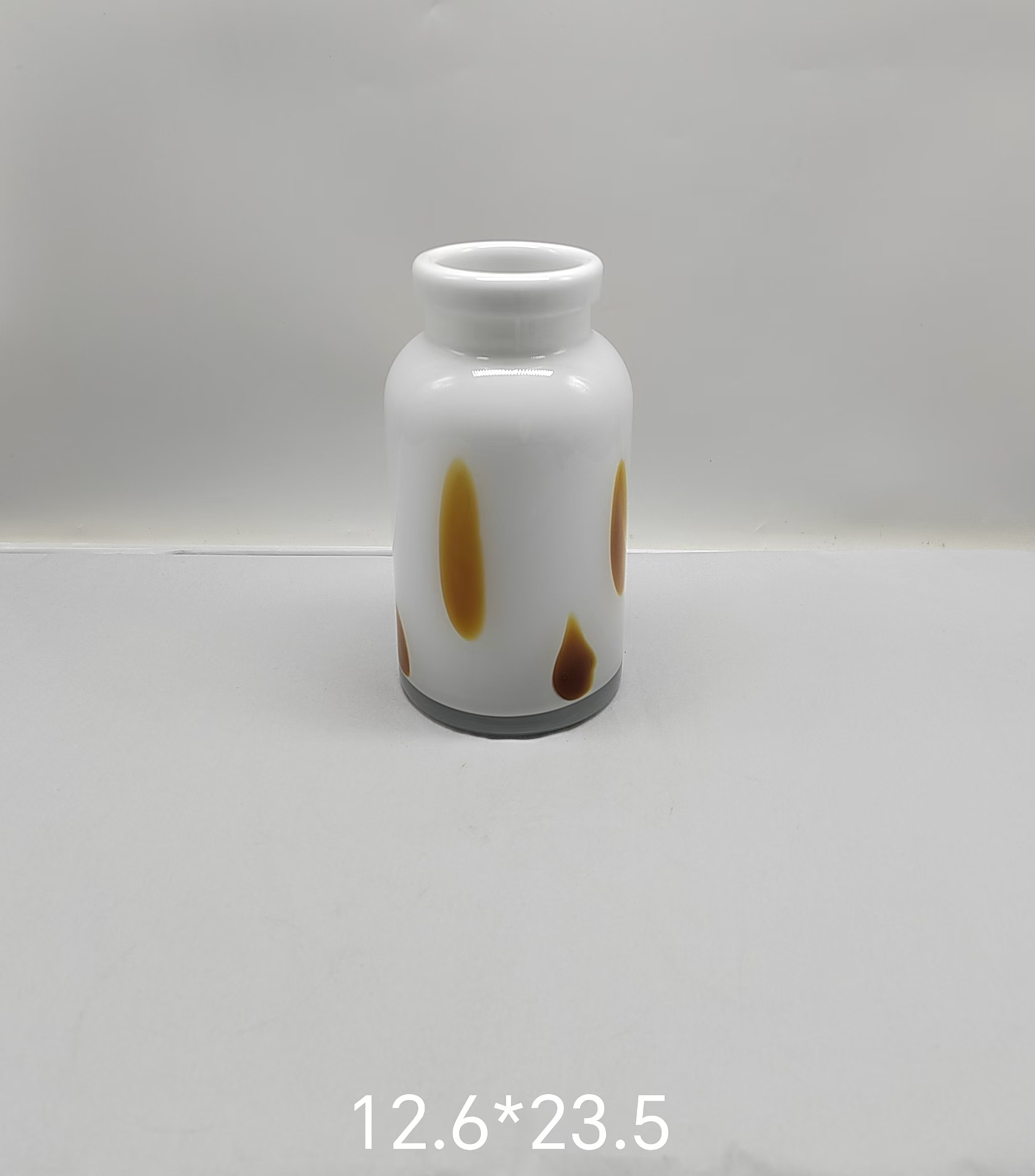 Glass vase in white primary color with yellow dot hand-made